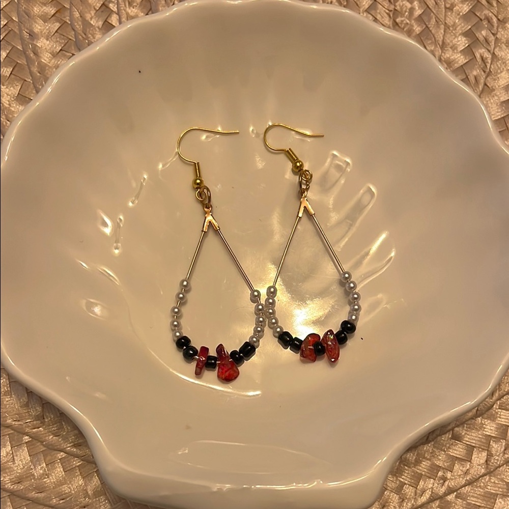 Red and Black Minimalist Earrings with Contemporary Design